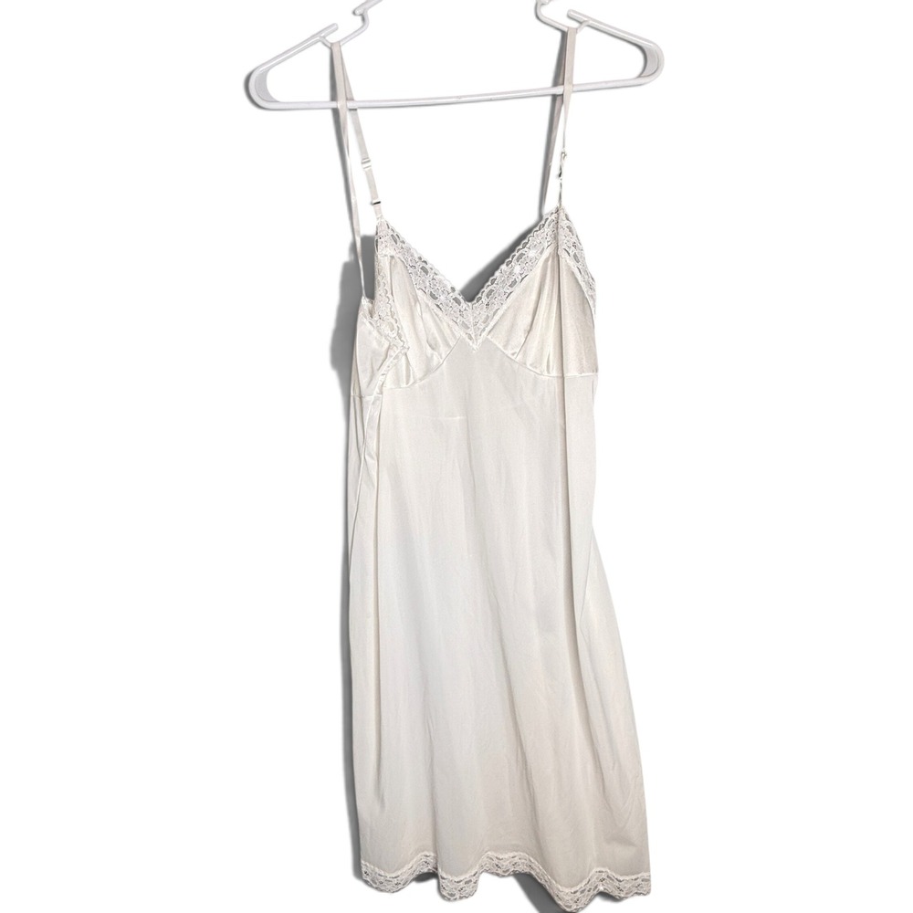 Vanity Fair Vintage White Lace Trim Full Slip Made in USA Size 34 22/40